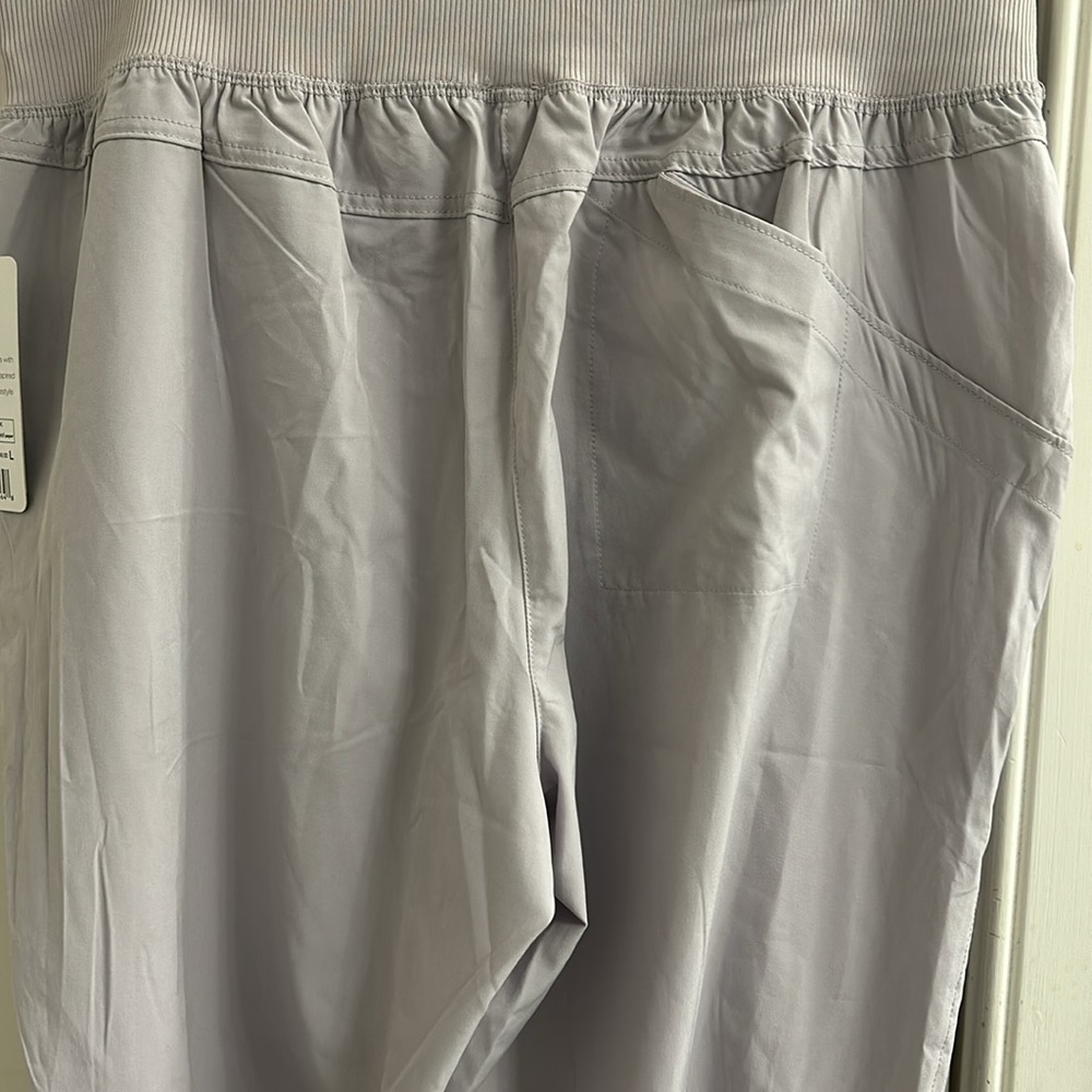 Capris lavender color polyester and spandex - Picture 5 of 6